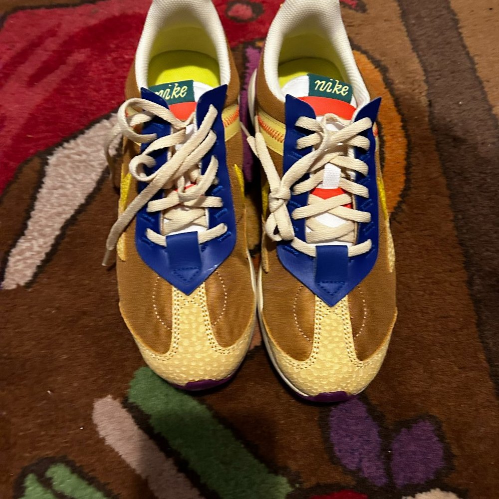 Brand new never worn Nike Air Max Pre-day Optimism Shoes